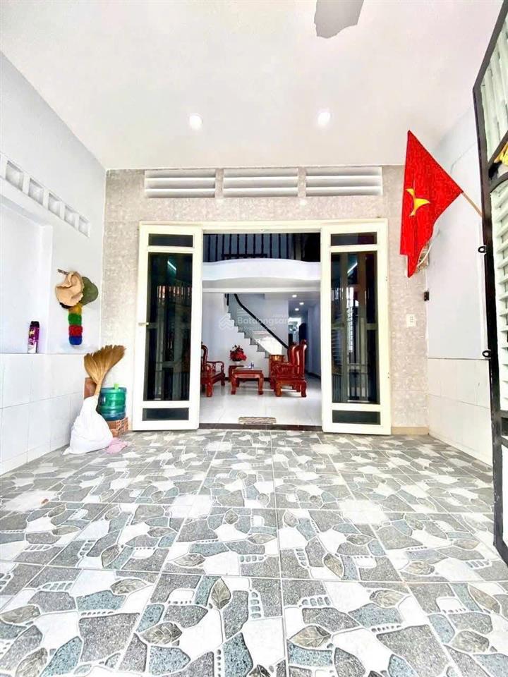 Nhà rẻshr 4x17m, giá 3tỷ150 có hỗ trợ ngân hàng, đường phạm thị giây, giáp q12
