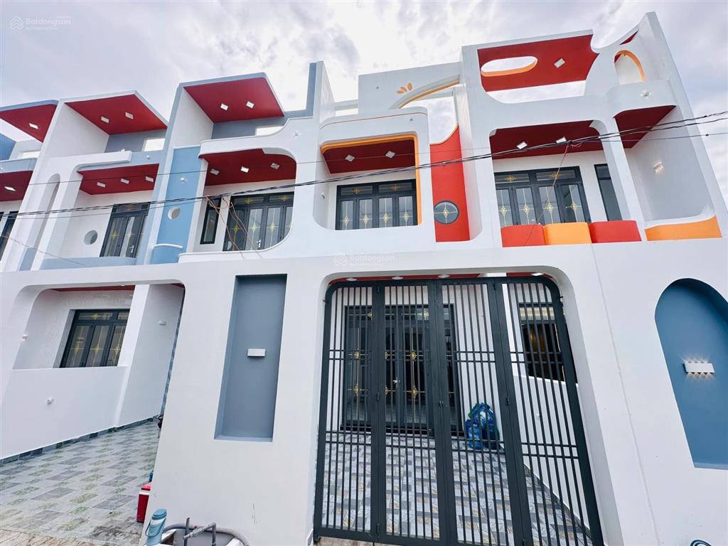 Nhà mới xây hoàn thiện giá chỉ 2 tỷ 250 triệu hoàn công sổ hồng riêng tại cần giuộc