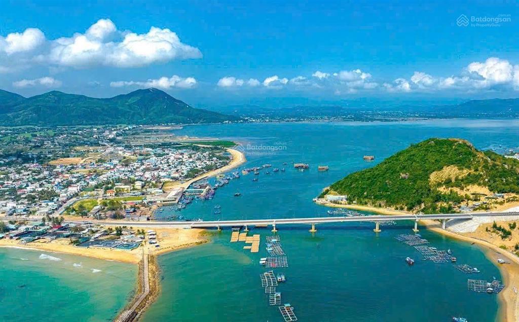 Bán gấp đất nền 200m2, đường gom, đt 639, xã cát khánh, phù cát, bình định