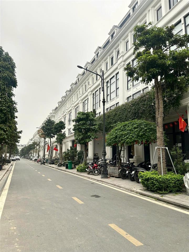 Chính chủ bán căn liền kề hướng tây giá 28 tỷ đường louis 7, view thoáng kđt louis city hoàng mai