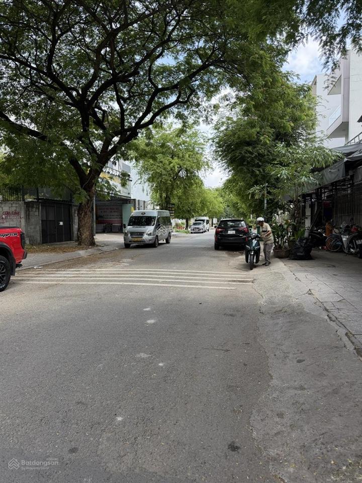 Bán căn nhà biệt thự khu dân cư đông thủ thiêm ngay trục chính chỉ 23 tỷ 5