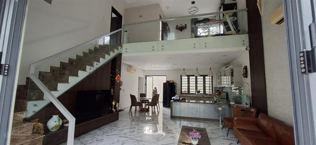 Cần bán biệt thự 200m2. view sông rộng hướng đông nam, giá cực mềm 11,9 tỷ vnd