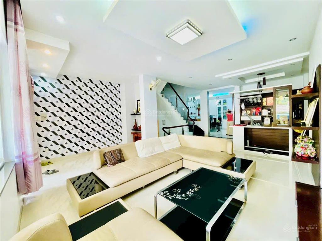 Bán biệt thự góc 2mt ngay sông bình lợi, (9,5x20m) trệt 2 lầu full nội thất hồ bơi, chỉ 32 tỷ tl