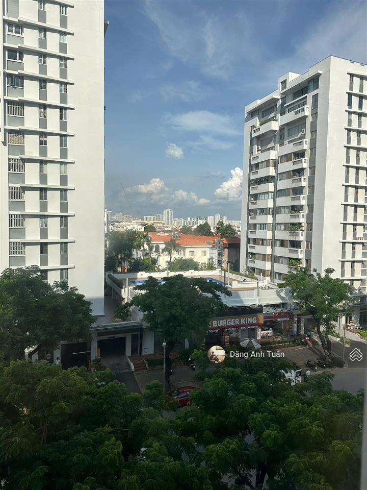 Cần bán căn hộ giá hời mỹ khánh, 113m2 view hồ bơi, nội thất cơ bản, nhà cũ giá 8 tỷ bớt lộc