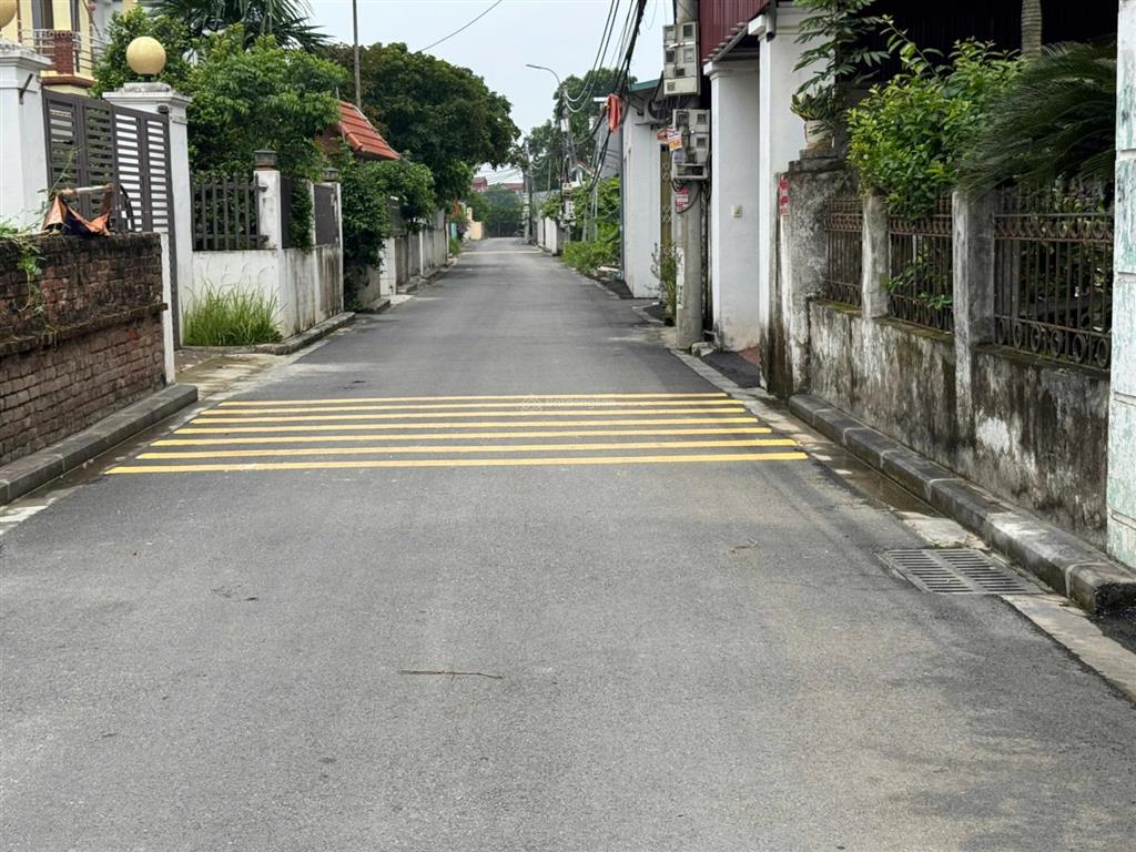 Siêu phẩm lô đất đẹp tại quang minh. đường ô tô tránh, sổ đỏ cất két. giá 56 tr. mời các bác