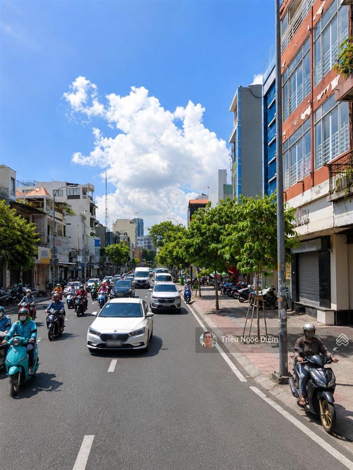 Mặt tiền đinh tiên hoàng kinh doanh sầm uất 91m nở hậu nhà 3 tầng thang máy nhà đẹp.