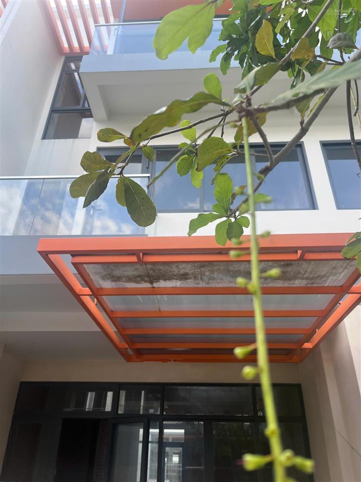 Chính chủ đăng nhà 1 trệt 2 lầu, sổ hồng cấp ngày 22/05/2026 mặt tiền long hậu 40m