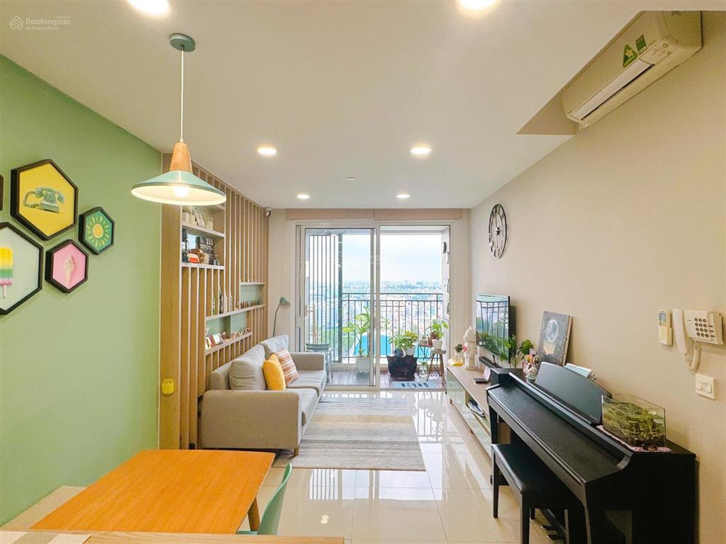 Bán căn 2pn 70m2 full nội thất nhà đẹp tầng cao + view ngắm công viên + sân bay cực đẹp