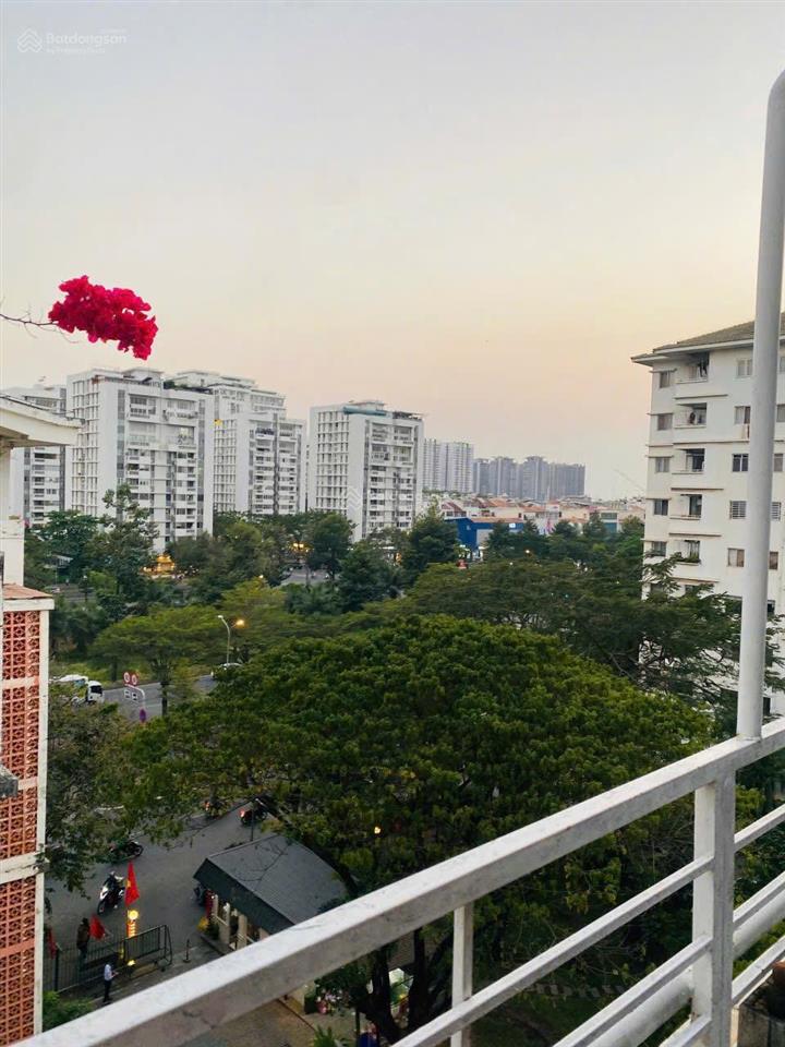 Cần bán penthouse hưng vượng 1, 143m2, 3pn, 2wc, 4tỷ5, khu an ninh, thân thiện, thang bộ