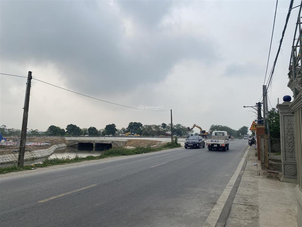 Bán nhà mặt đường 975 view sông, sát ngã tư đường 68m, 400m2, giá đầu tư 6.9 tỷ