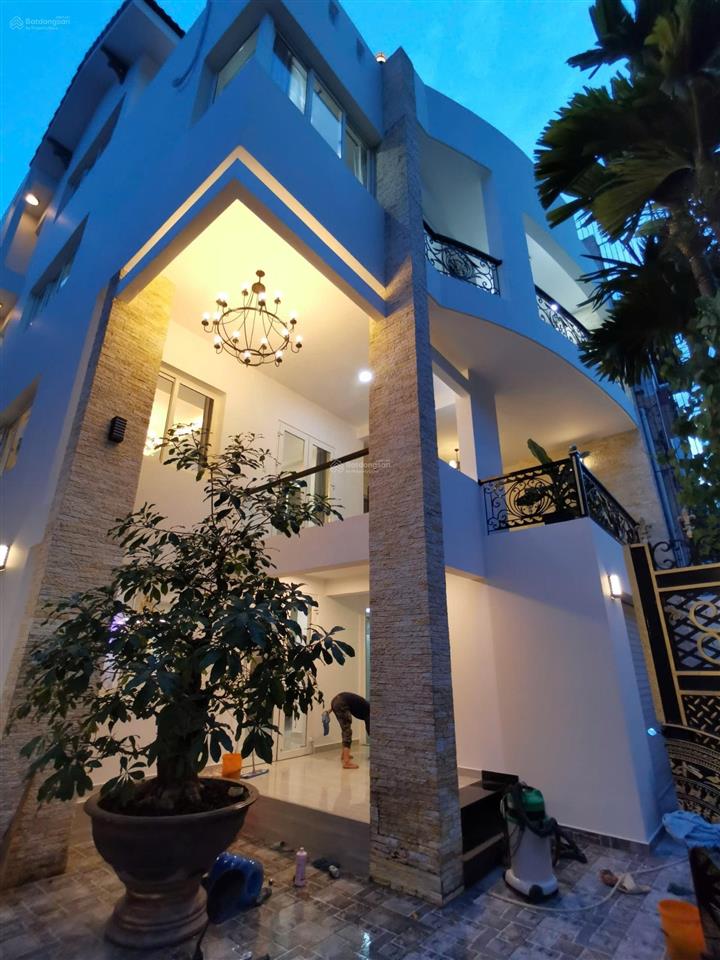 Quá ngon biệt thự ngang 15m phổ quang, gần sân bay tân bình. hầm 4 tầng 6pn lớn 250m2 chỉ 58 tỷ