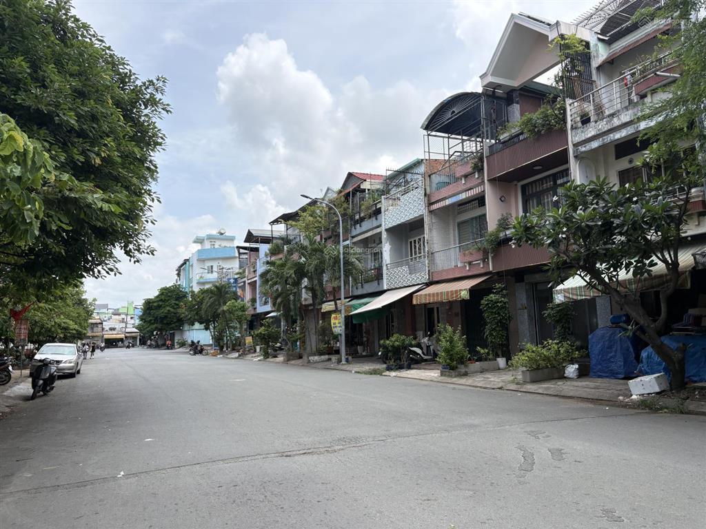 Nhà mt bùi minh trực, quận 8, 4x16m, 3pn, chỉ 8.x tỷ