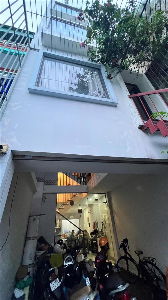 Chính chủ thiện chí là bánnhà 5 tầng 4x17m gần cầu tân thuận, kề q4 ở, có 8 phòng cho thuê 8.xtỷ