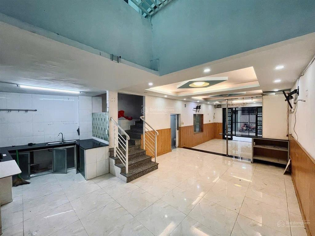 Bán nhà rộng xe hơi vô 60m2 cách mạng tháng 8 chỉ 9,1tỷ