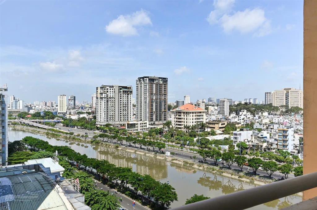 Bán chung cư vạn đô căn góc, 2 ban công 77m2 2pn2wc giá 5,6 tỷ (đã có sổ)