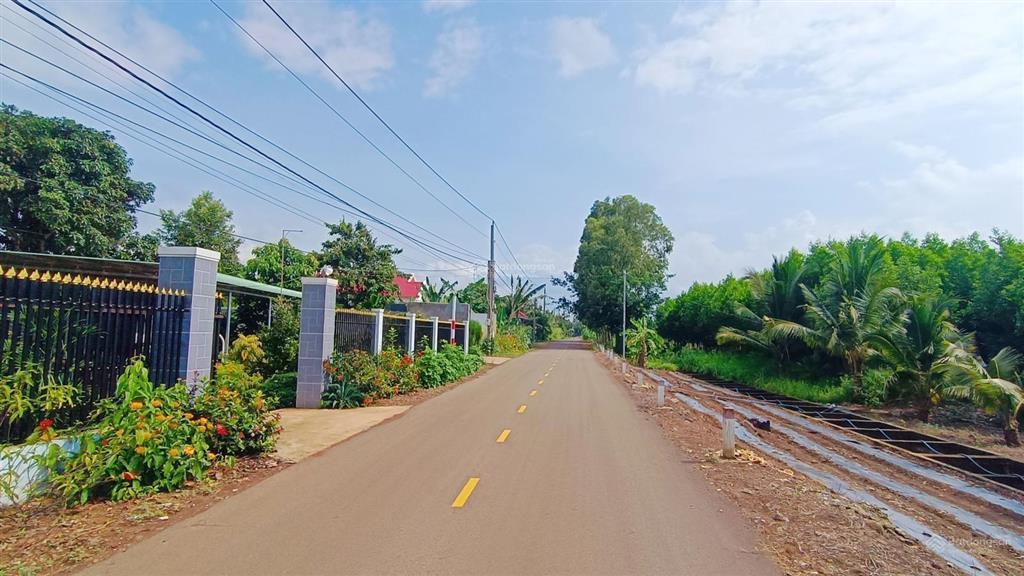 Đất long tân dt5400 m2 cạnh ngã 4. giá 7,6 tỷ vị trí khu dân cư đường nhựa tim vàng 2 mt 135 m vip