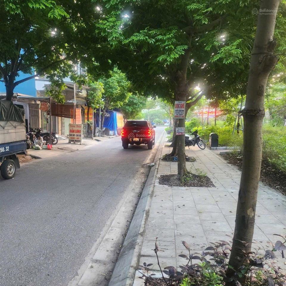 Cần bán gấp lô đất dịch vụ cổng đồng la khê. 50m2xmt 4,16m. sát chung cư chuẩn bị xây. chỉ 10,8 tỷ