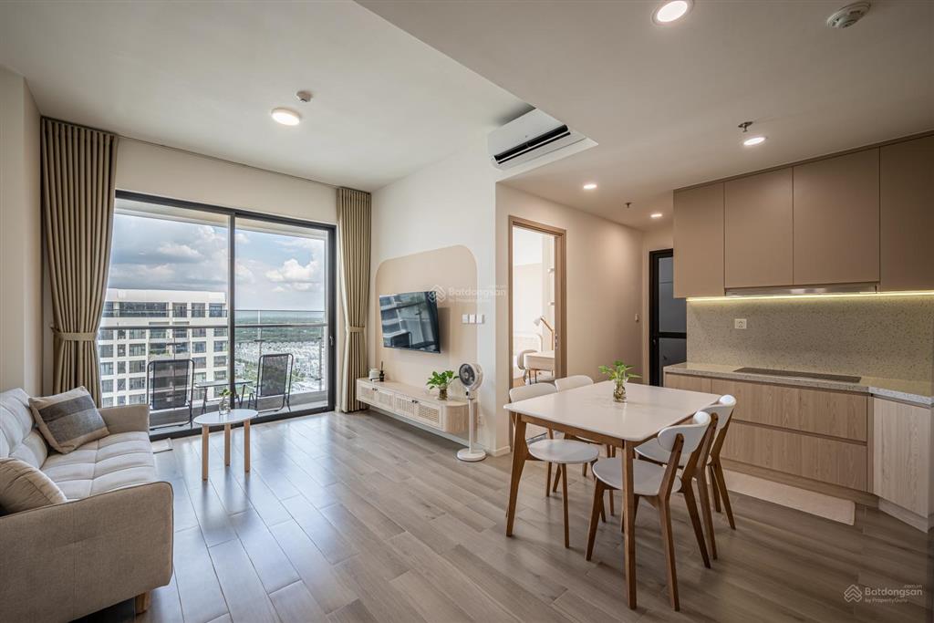 Lumière boulevard, bán 5 tỷ, 68m2, 2pn2wc, đầy đủ nội thất, ban công đông nam