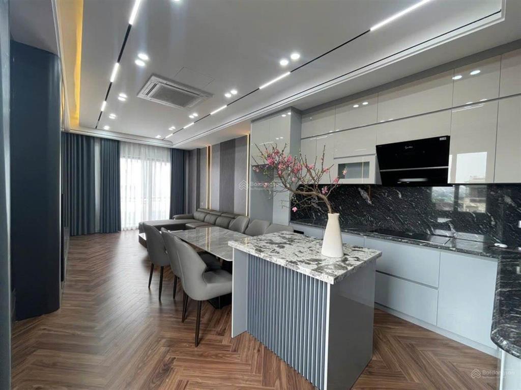 Bán gấp nhà phố tư đình quận long biên ô tô thang máy dt 54 m2 8 tầng