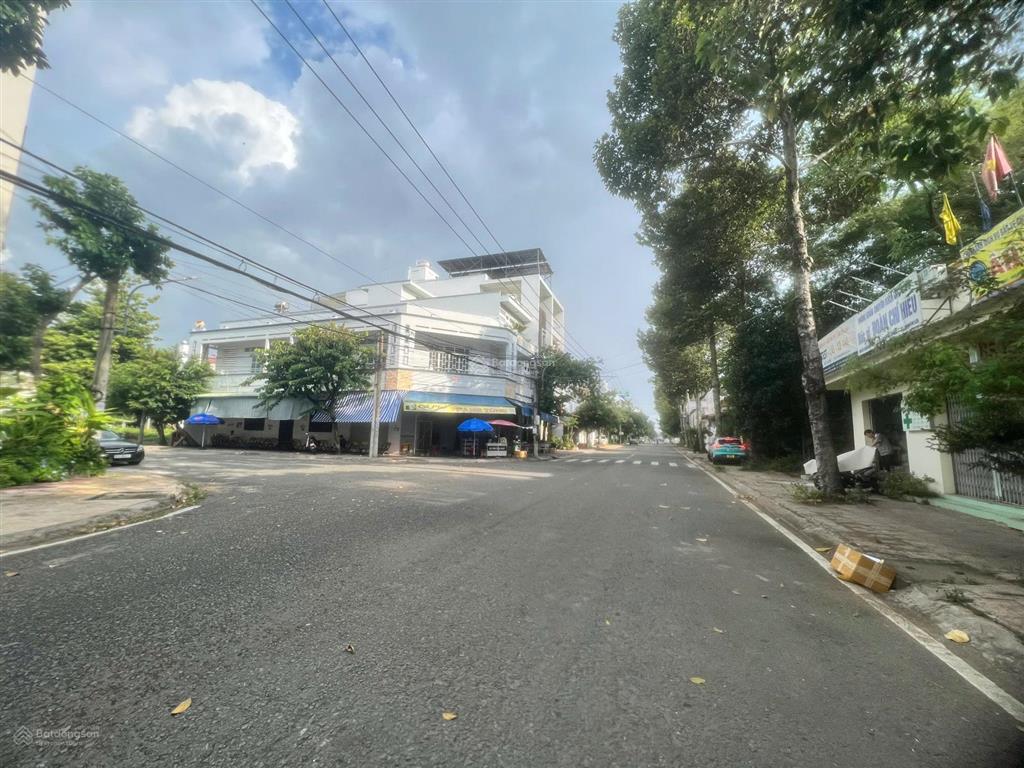 Gia đình kẹt tiền bán gấp 2 nền liền kề dt 120m2, mặt tiền nguyễn minh đường. sổ riêng từng nền