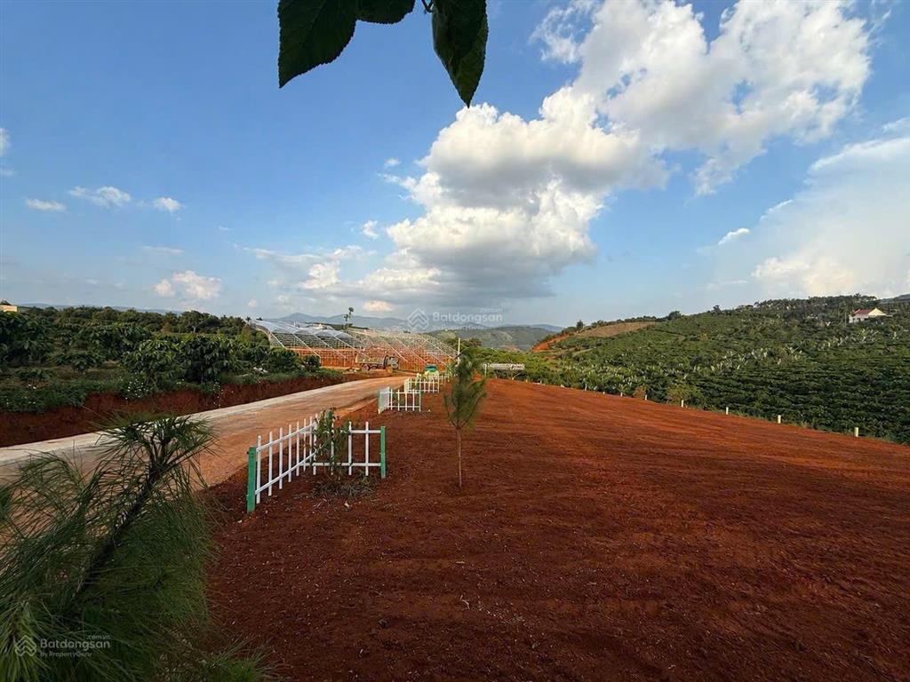 390 triệu/170 m2 (80 m2 thổ cư sẵn) ngang 6 m, cách nhựa 380 mét, đất đẹp view đẹp. 0938 609 ***