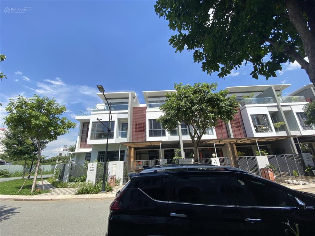 Nhà liền kề 120m2 giá 15.8 tỷ, nt tân cổ điển sang trọng. khu an ninh yên tĩnh. 0939 968 ***
