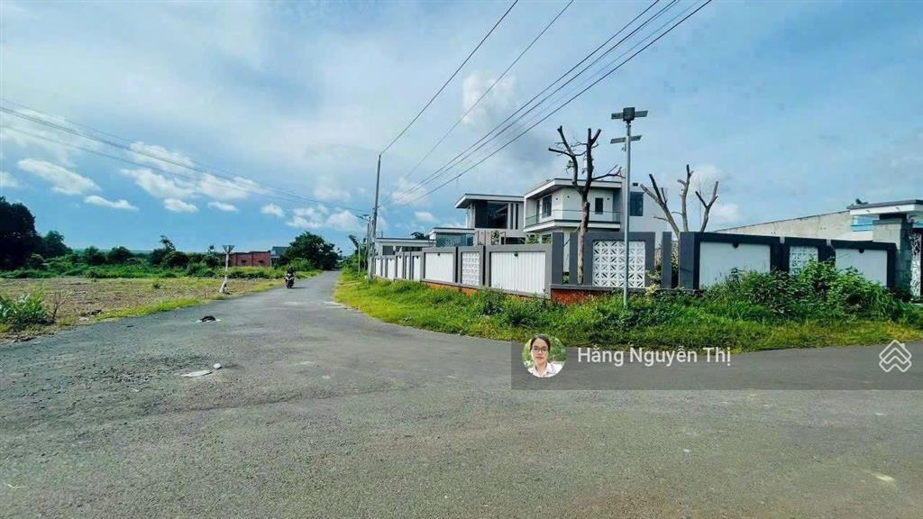 Bán lô đất đối diện trung tâm hành chính xã đất đỏ mt trần huy liệu tiện ích bao quanh gần biển