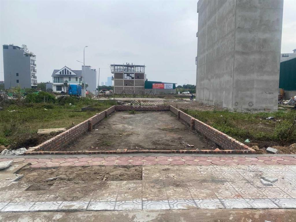 Bán lô đất mặt tiền rộng đường ô tô tránh nhau, gần ngay công viên trường học
