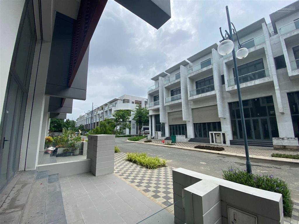 Bán nhanh nhà phố kinh doanh 100m2, giá 11.5 tỷ. 0939 968 ***