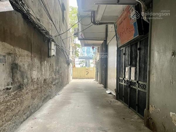 Bán đất đống đa (cũ), phố cát linh, trước đất xe máy tránh, 80m ra ô tô tránh, 100m ra phố chính