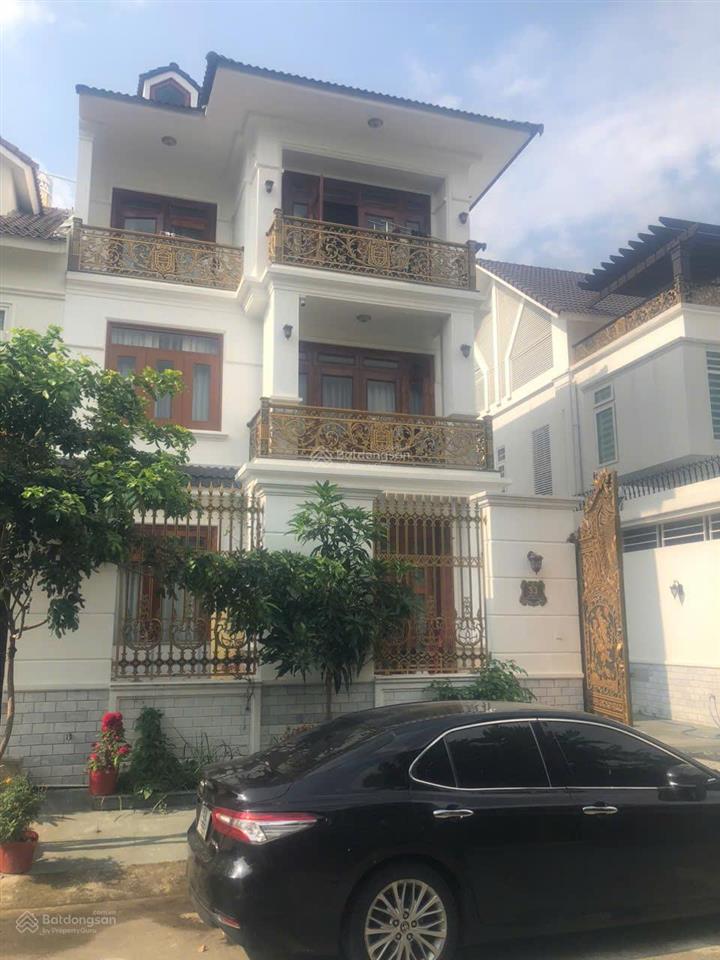 Bán nhà mới 100% 1 trệt 3 lầu vị trí đẹp hướng đông đường phạm hùng nối dài. tphcm