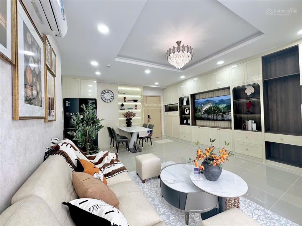Bán cc 3pn, 106m2, 5 tỷ ở oriental plaza 685 âu cơ, tân phú, hcm