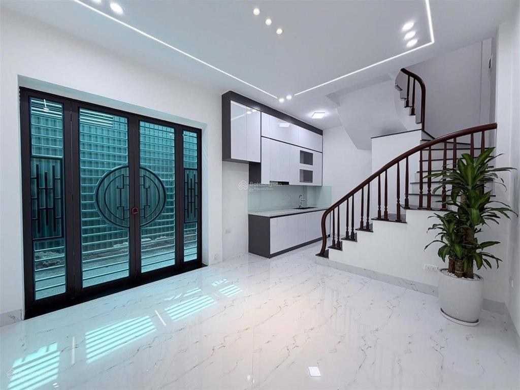 Cần bán gấp nhà khương đình dt 33m 4 tầng. vị trí gần đường vành đai 2.5