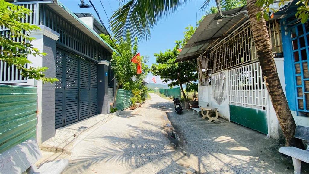 Mặt tiền phú xương đường ô tô ngang lô đất dài 5,2m, cách biển hòn chồng 2km. giá 4,250 tỷ