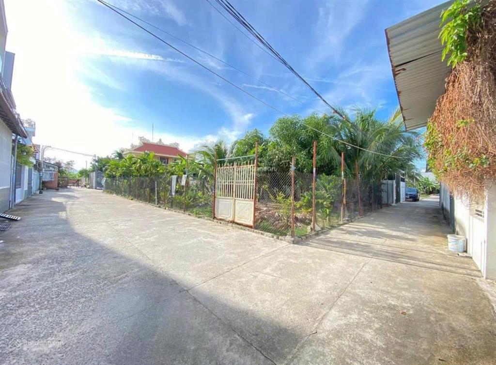 Đất hẻm ô tô phú xương ô tô vào ok * cách biển hòn chồng 1,5km. giá 3,1 tỷ