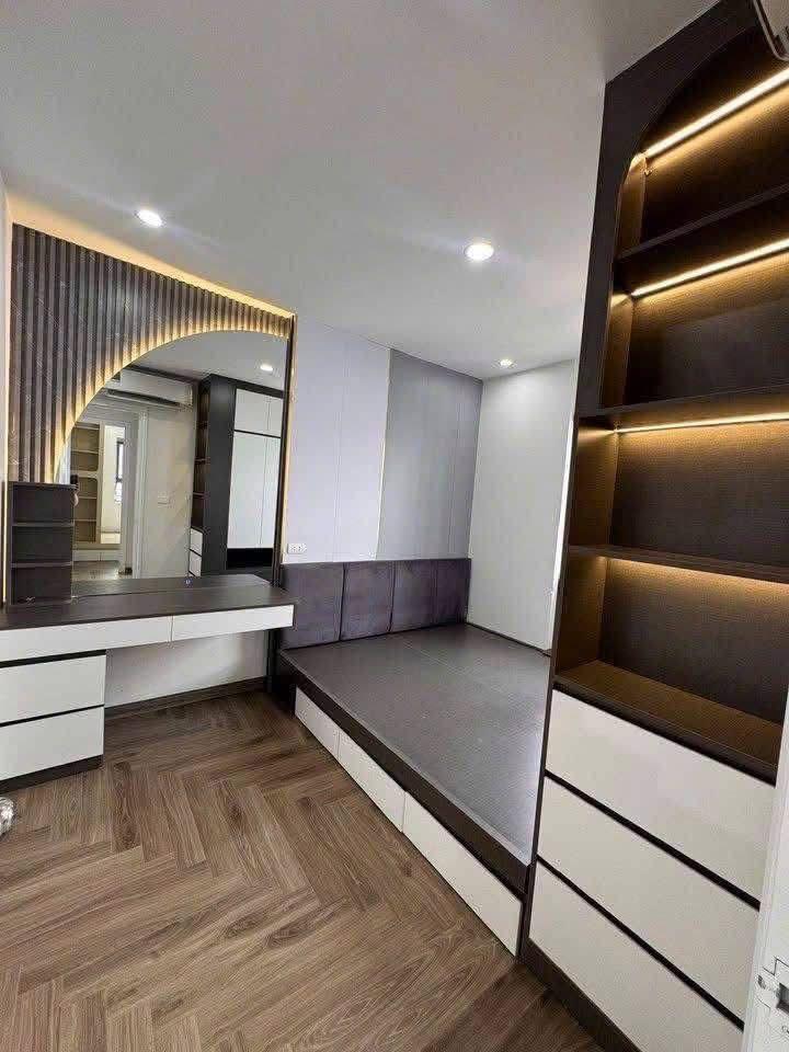 Bán căn hộ chung cư Hoàng Quốc Việt 2 phòng ngủ 60m² giá 4 tỷ (083,848,9898)