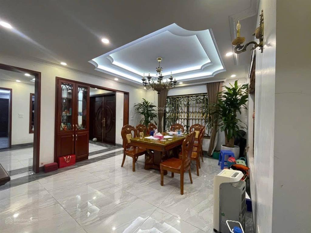 Chính chủ cần bán biệt thự 210m x 4tầng, thoáng sáng ở sướng, sát trường marie curie, kđt văn phú