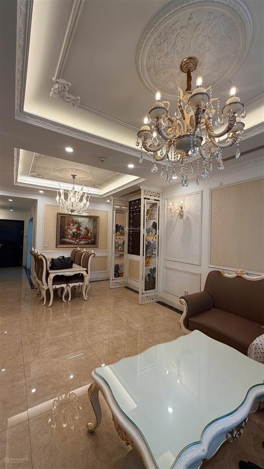 Chính chủ bán căn hộ vin royal city, 3pn, 138.3m2, view công viên & bể bơi full nội thất đẳng cấp