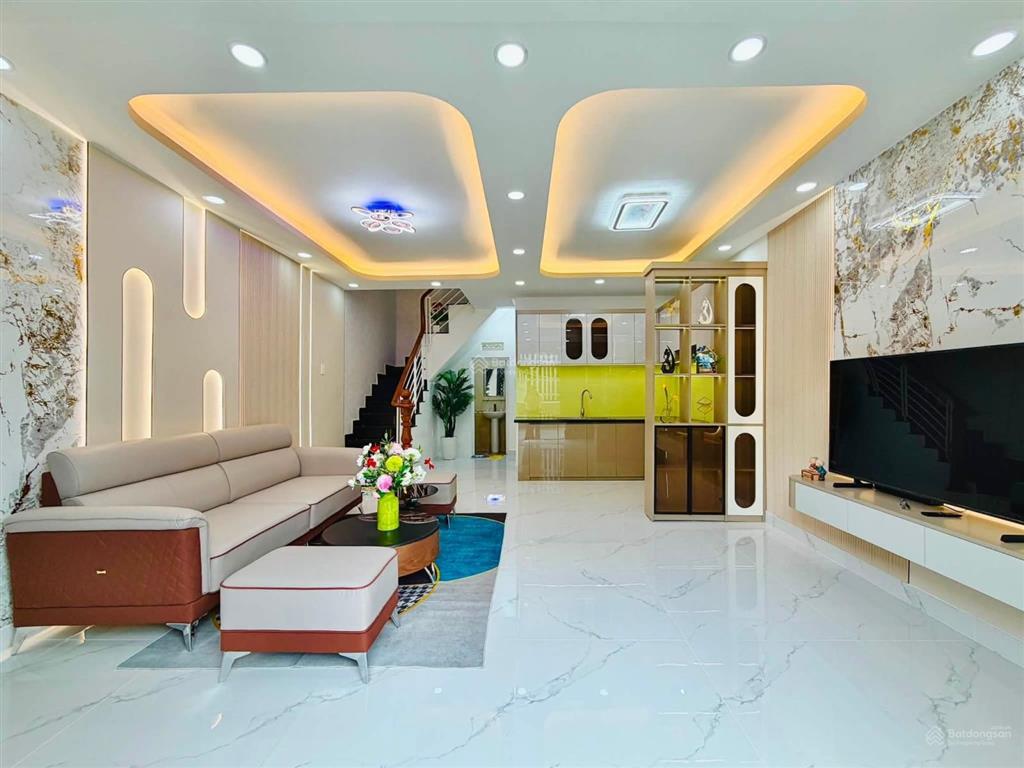 Căn mặt tiền đường số vừa ở vừa buôn bán gần công viên làng hoa có 3pn bề ngang gần 5m p11 gò vấp