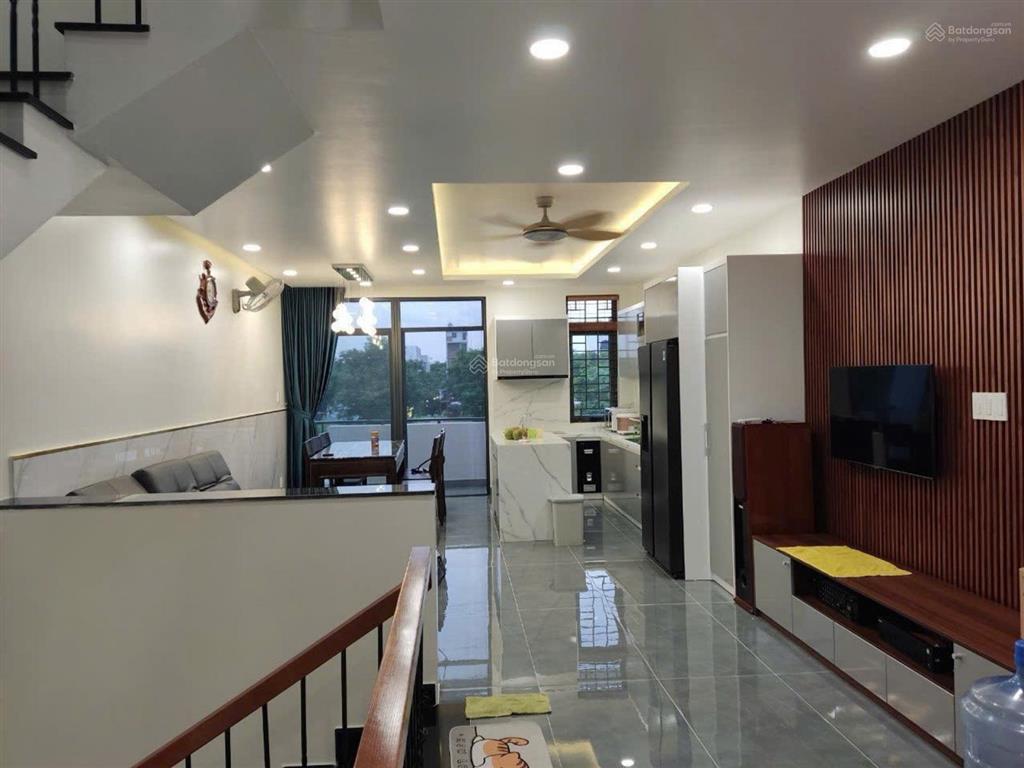 Bán nhà mới 100% mt đường 55m 5tầng btct 100m2 chỉ 10 tỷ khu dân cư phong phú 4 shr hoàn công đủ