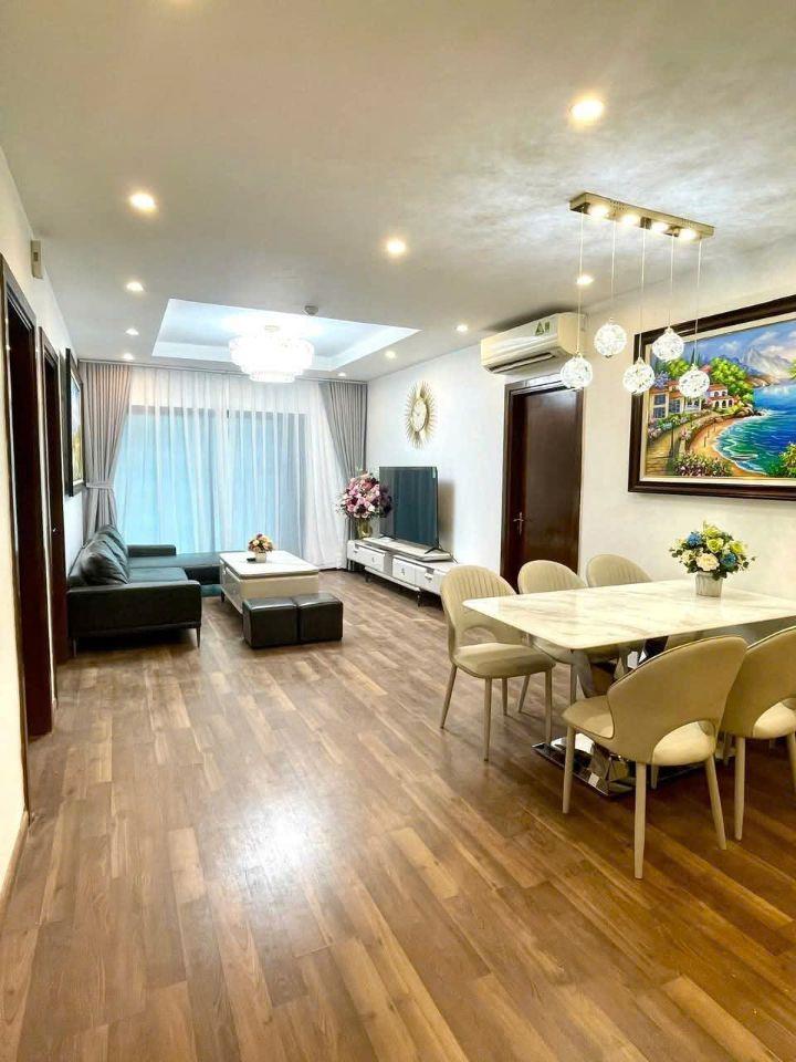 Bán gấp căn hộ chung cư Ngoại Giao Đoàn – 2 ngủ - 74m2 – ban công Nam.