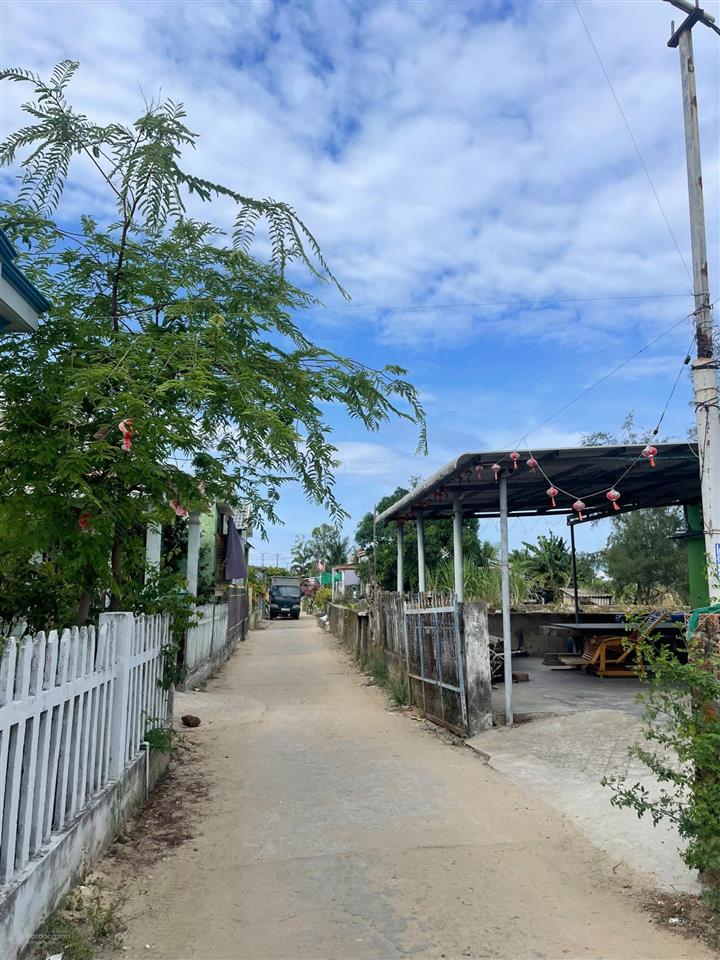 Bán đất biển tam thanh cách biển 50m đường ô tô 1400m2 có 300m2 thổ cư