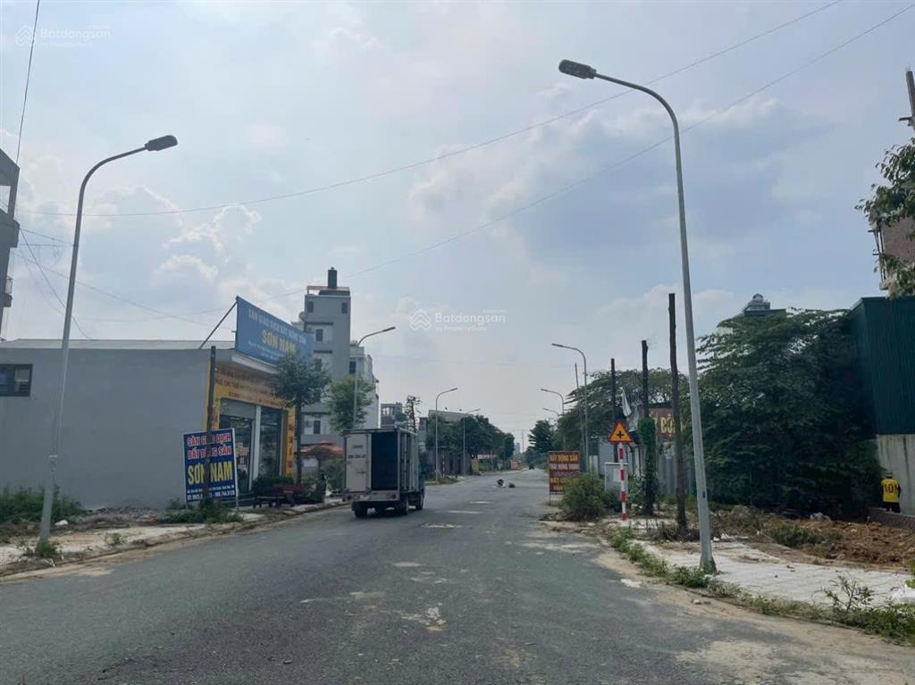 Bán lô đất ngay mặt đường 20m trục đường thông sang khu đô thị an lạc, giá tốt