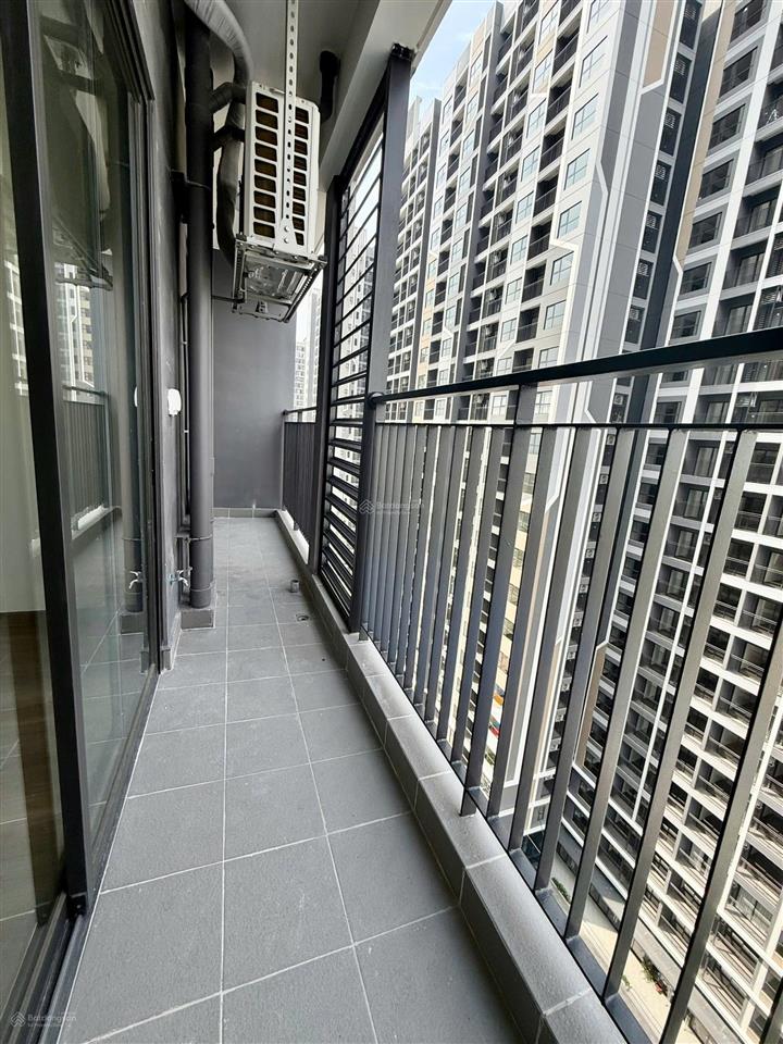 1n beverly / 43m2 / tầng 10 giá 2.8 tỷ. nhà mới 100%. 2 ban công dài