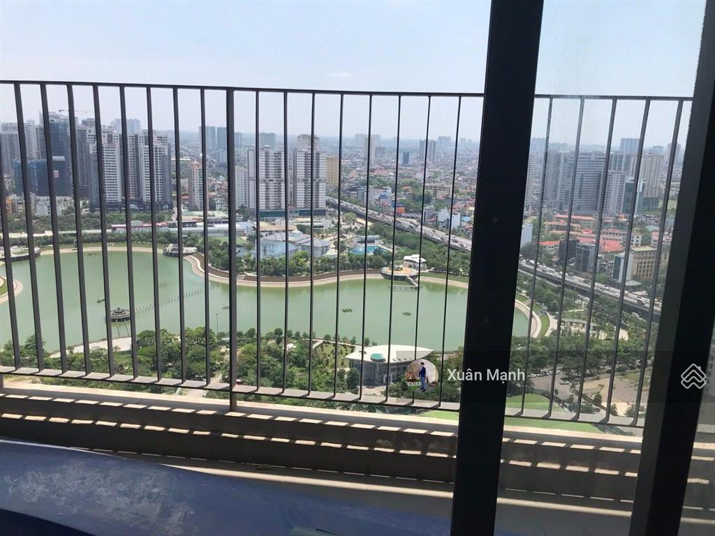 Căn hộ góc 3 mặt thoáng. 180m2. 4+pn, ban công đb/đn/tn, tại c6 d'capitale, giá 25,99 tỷ