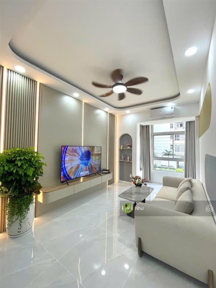 Không ở nữa nên bán ch sky garden 3, q7, dt 75m2 2pn 2wc giá 2,78 tỷ bao vat và phí, view nội khu