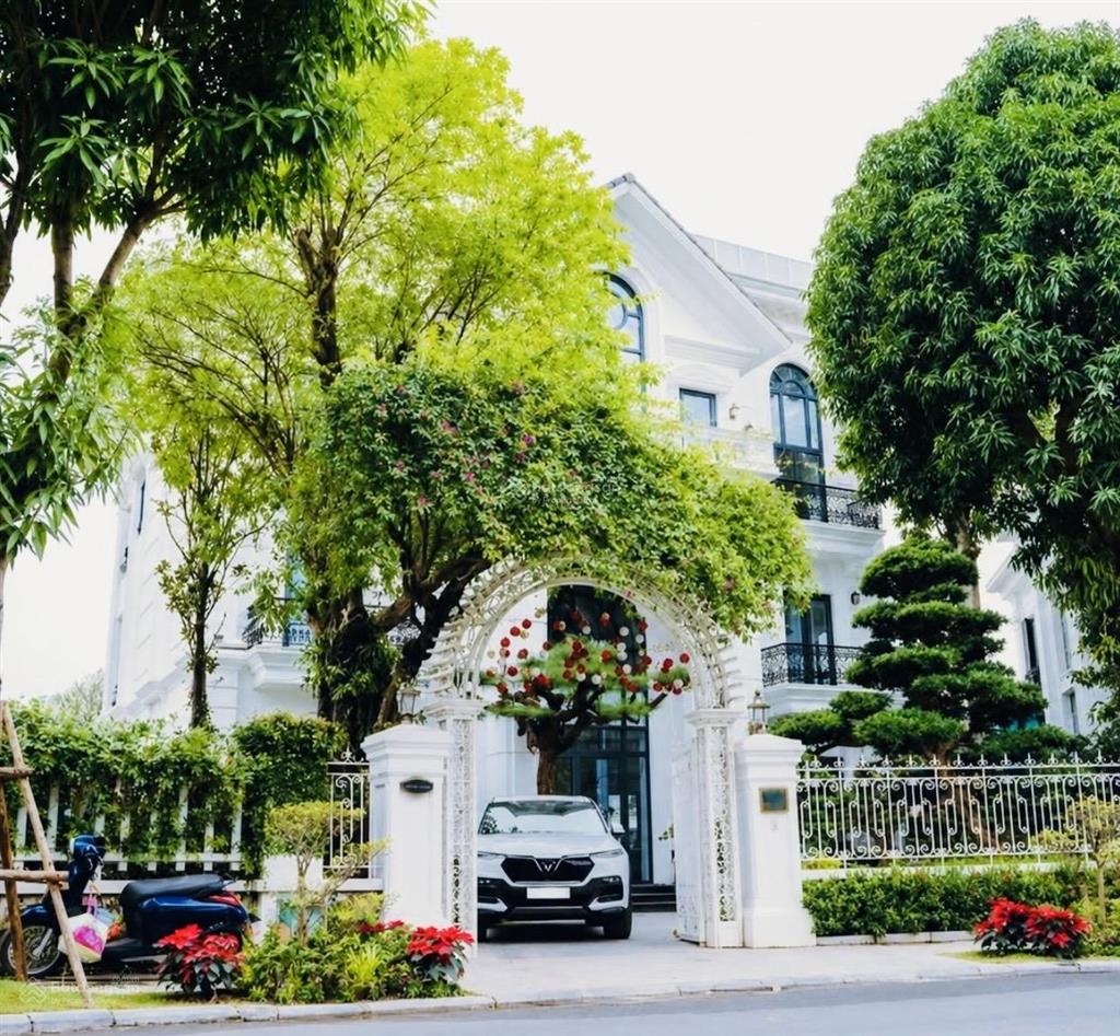 Bán căn biệt thự đơn lập 210m2 34,8 tỷ 3 thoáng full nội thất đẹp văn phú hà đông