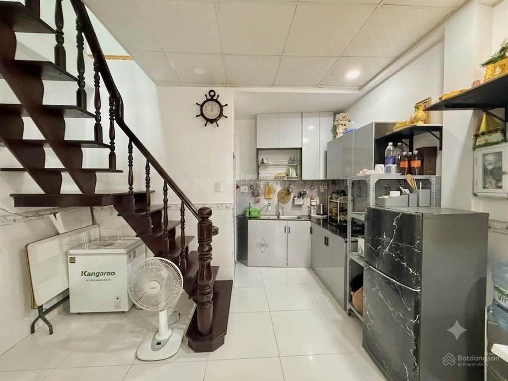 Nhà ngay gigamall xe hơi đậu cửa, chỉ 3 tỷ 85. nhà 2 tầng, 2pn 2wc, khu phân lô đẹp dân trí