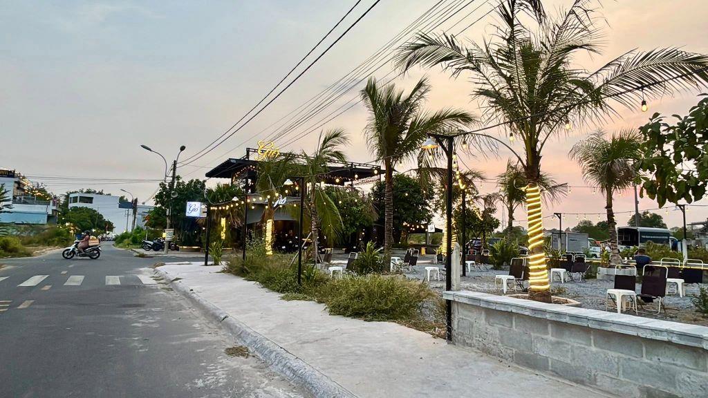 chính chủ bán đất quốc lộ 22 thông Liêu Bình Hương sổ hồng vay 3 bên kế vinhomes hóc môn