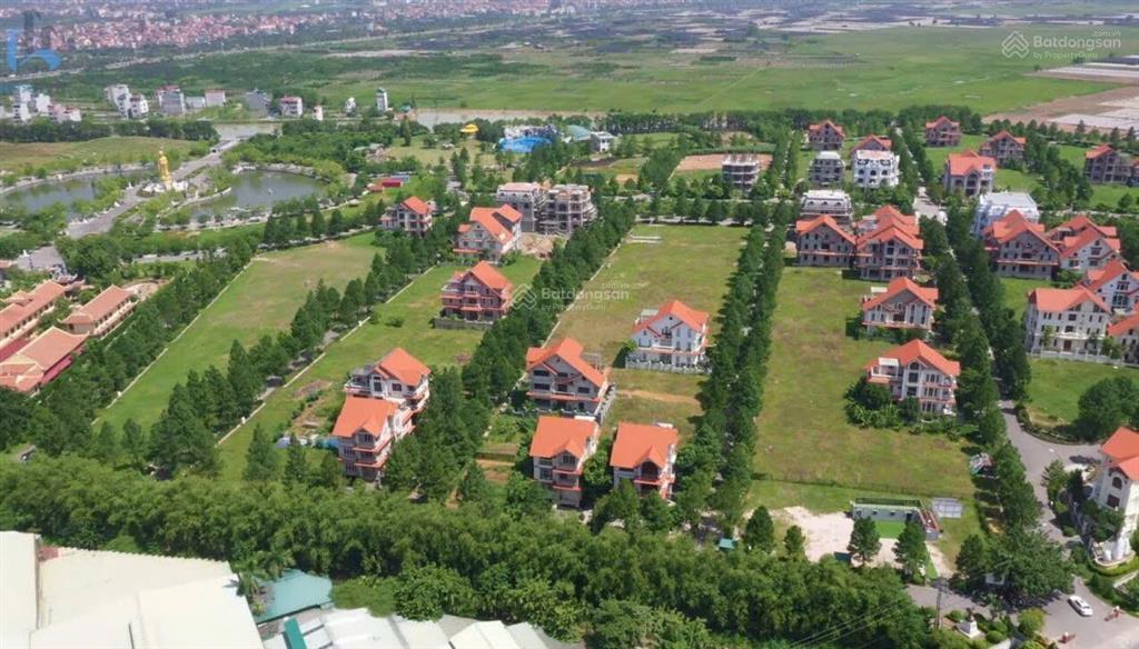 Đẹp quá, chỉ 18 tỷ, cả nhà và đất, đỉnh đồi ngay sát công viên. chủ rất thiện chí ạ
